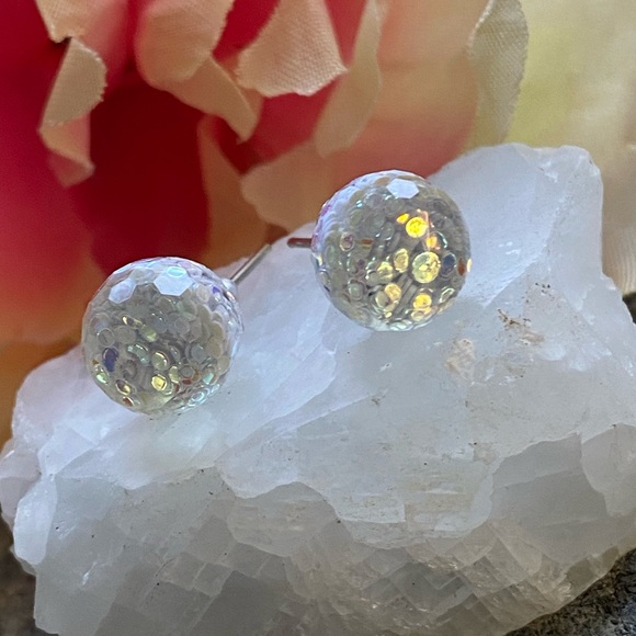 ๐Sale ๐2 for $10 NWOT these are cool faceted white sparkle post earrings - Picture 3 of 8